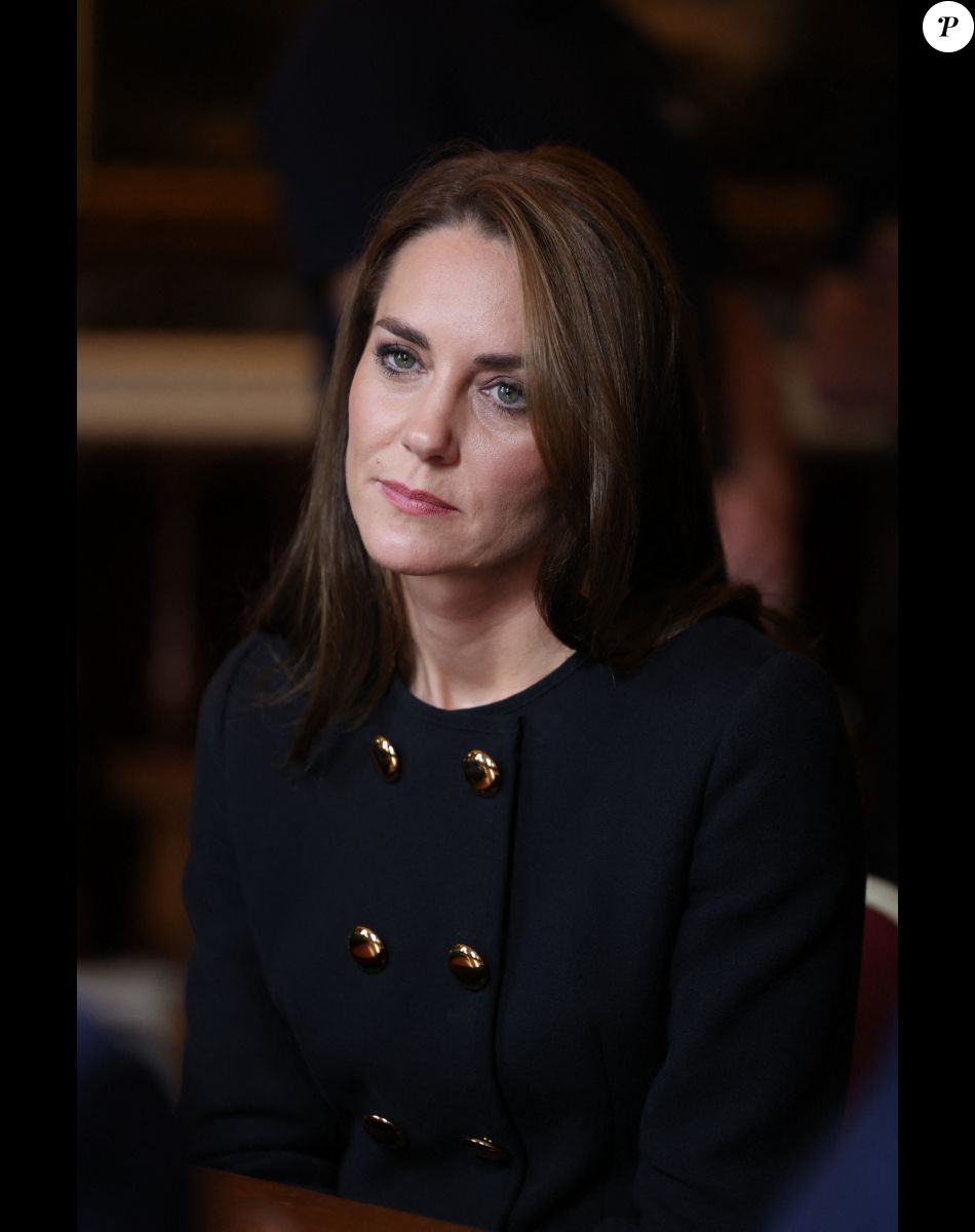 Catherine (Kate) Middleton, princesse de Galles, rencontre des bénévoles et du personnel opérationnel au Windsor Guildhall à Windsor, Royaume Uni, le 22 septembre 2022, afin de les remercier de leur implication dlors des funérailles de la La reine Elisabeth II au château de Windsor.