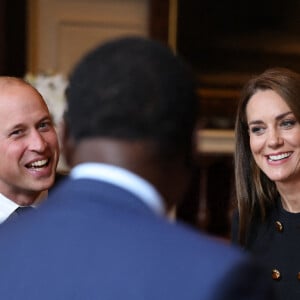 Le prince William, prince de Galles, et Catherine (Kate) Middleton, princesse de Galles, rencontrent des bénévoles et du personnel opérationnel au Windsor Guildhall à Windsor, Royaume Uni, le 22 septembre 2022, afin de les remercier de leur implication dlors des funérailles de la La reine Elisabeth II au château de Windsor. 