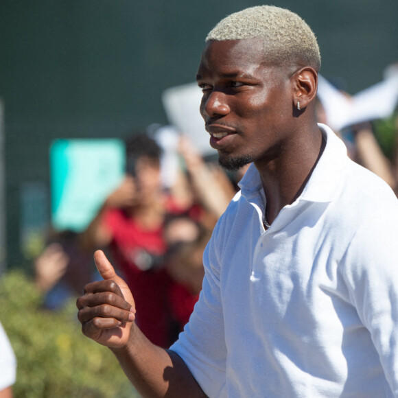 Paul Pogba arrive dans un centre médical de Turin avant de jouer avec la Juventus le 9 juillet 2022.