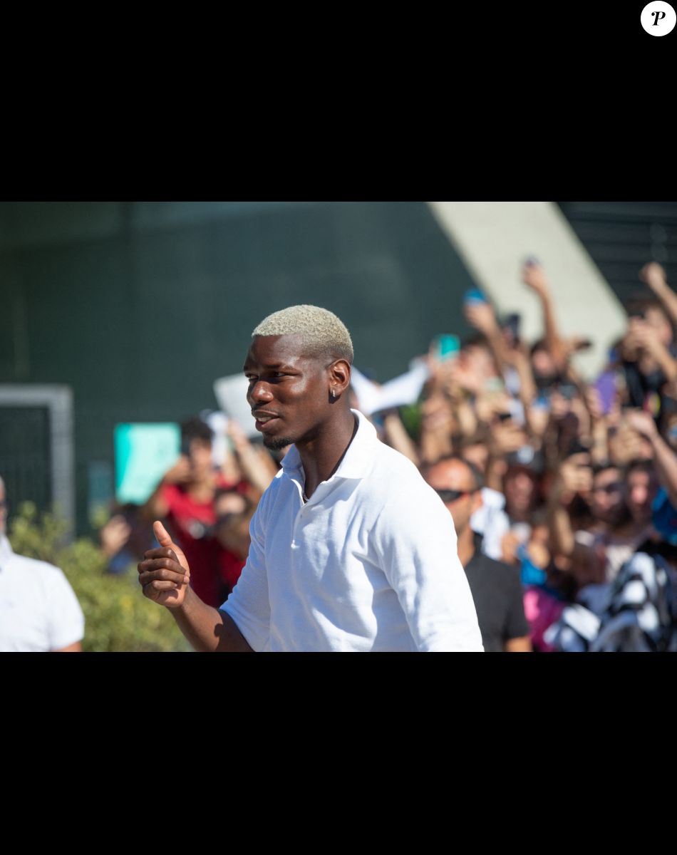 Paul Pogba arrive dans un centre médical de Turin avant de jouer avec la Juventus le 9 juillet 2022.
