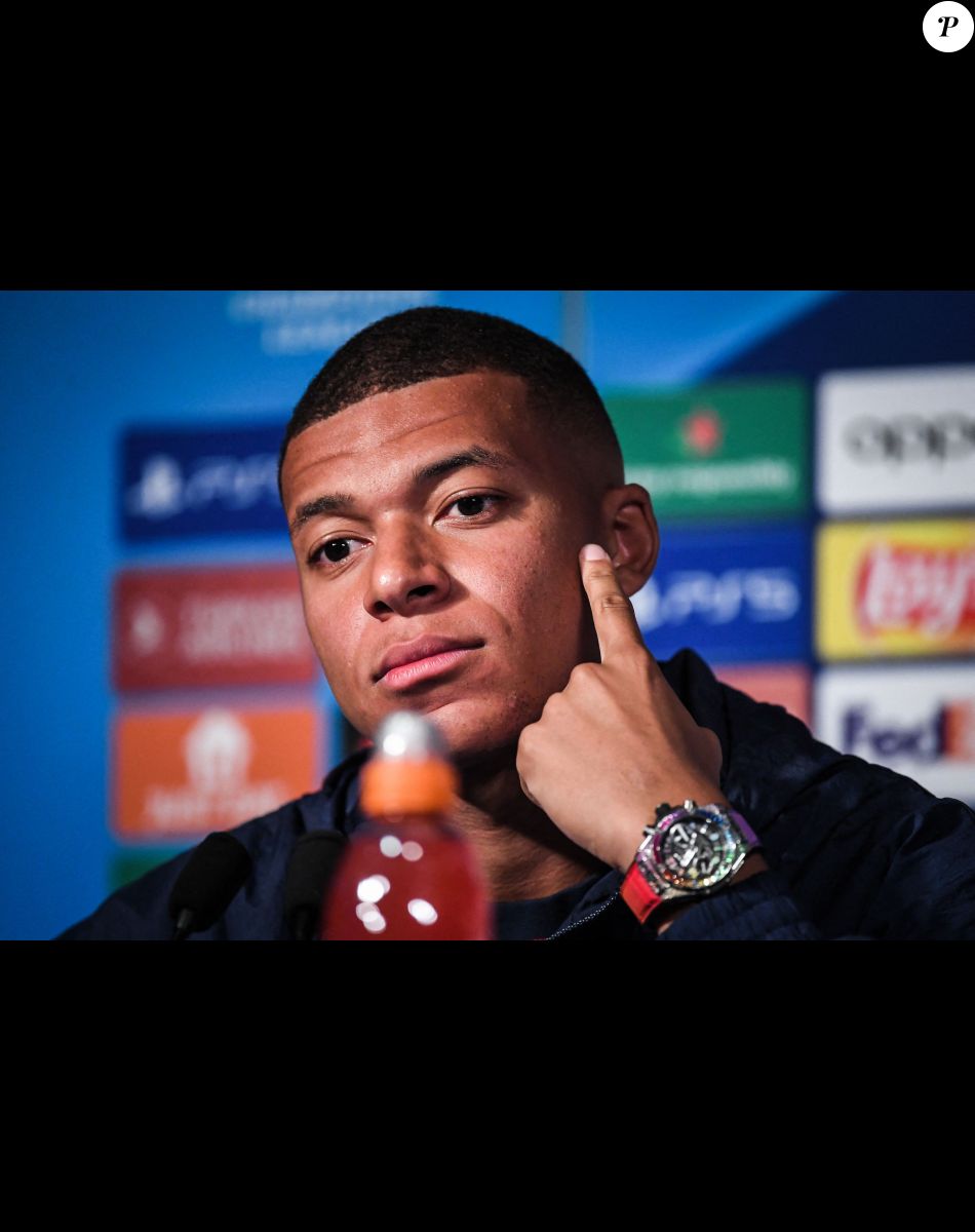 Kylian Mbappé lors d'une conférence de presse du Paris Saint-Germain au Parc des Princes à Paris, France, le 5 septembre 2022. © Matthieu Mirville/Zuma Press/Bestimage September 5, 2022, Paris, France.