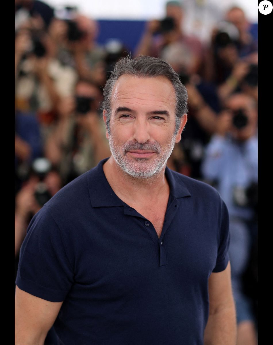 Jean Dujardin au photocall du film "Novembre" lors du 75ème Festival International du Film de Cannes, France, le 23 mai 2022. © Dominique Jacovides/Bestimage