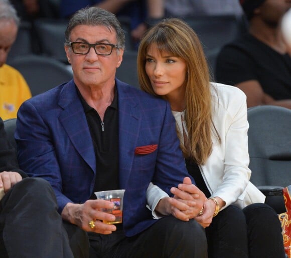 Sylvester Stallone, sa femme Jennifer Flavin, leur fille Sophia Rose et un ami assistent au match de basket "Los Angeles Lakers Vs Portland Trailblazers" à Los Angeles. Le 3 avril 2015 
