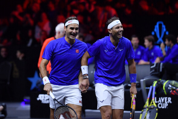 Roger Federer (Sui), Rafael Nadal (Esp), - Tennis : Roger Federer, tire sa révérence en larmes, lors de Laver Cup à l'O2 Arena de Londres le 23 septembre 2022. La paire Federer/Nadal (Europe) s'est inclinée face à Sock/Tiafoe (Reste du monde) 4-6, 7-6 (7/2), 11-9. © Antoine Couvercelle / Panoramic / Bestimage 