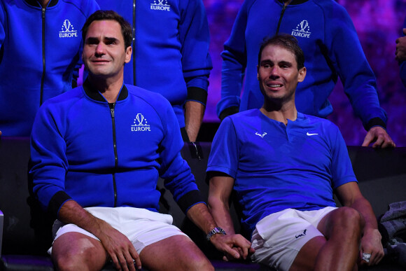 Roger Federer (Sui), Rafael Nadal (Esp), - Tennis : Roger Federer, tire sa révérence en larmes, lors de Laver Cup à l'O2 Arena de Londres le 23 septembre 2022. La paire Federer/Nadal (Europe) s'est inclinée face à Sock/Tiafoe (Reste du monde) 4-6, 7-6 (7/2), 11-9. © Antoine Couvercelle / Panoramic / Bestimage 