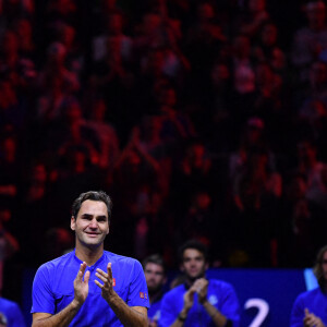 Roger Federer (Sui) , Rafael Nadal (Esp) , Stefanos Tsitsipas (Gre) , Novak Djokovic (Ser) - Tennis : Roger Federer, tire sa révérence en larmes, lors de Laver Cup à l'O2 Arena de Londres le 23 septembre 2022. La paire Federer/Nadal (Europe) s'est inclinée face à Sock/Tiafoe (Reste du monde) 4-6, 7-6 (7/2), 11-9. © Antoine Couvercelle / Panoramic / Bestimage 
