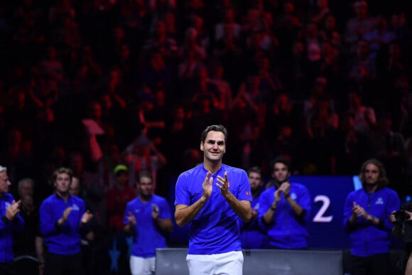 Roger Federer (Sui) , Rafael Nadal (Esp) , Stefanos Tsitsipas (Gre) , Novak Djokovic (Ser) - Tennis : Roger Federer, tire sa révérence en larmes, lors de Laver Cup à l'O2 Arena de Londres le 23 septembre 2022. La paire Federer/Nadal (Europe) s'est inclinée face à Sock/Tiafoe (Reste du monde) 4-6, 7-6 (7/2), 11-9. © Antoine Couvercelle / Panoramic / Bestimage 