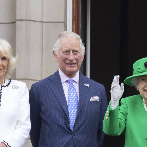 Camilla Parker Bowles, duchesse de Cornouailles, Le prince Charles, prince de Galles, La reine Elisabeth II d'Angleterre - Jubilé de platine de la reine Elisabeth II d'Angleterre à Bukingham Palace à Londres, le 5 juin 2022. 