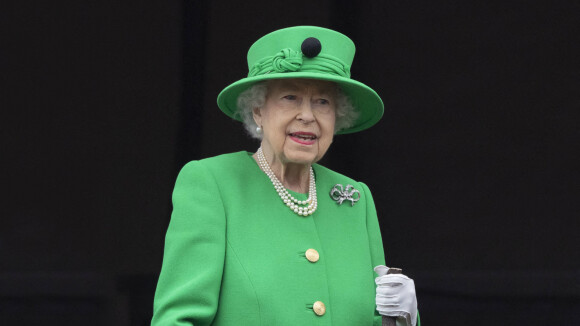 Mort d'Elizabeth II : sa pierre tombale à Windsor officiellement dévoilée