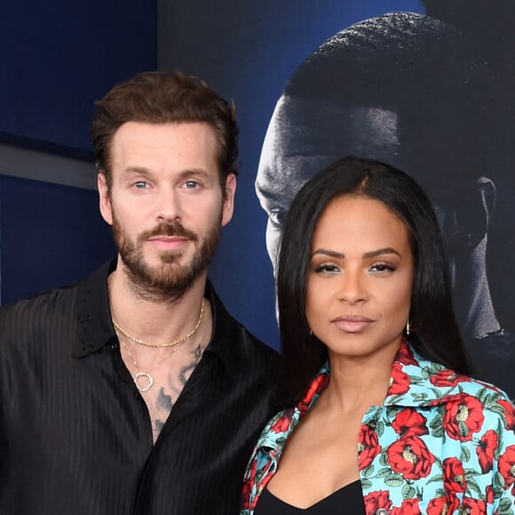 Christina Milian et son mari Matt Pokora au photocall de la première du film "Ambulance" à Los Angeles le 4 avril 2022. 