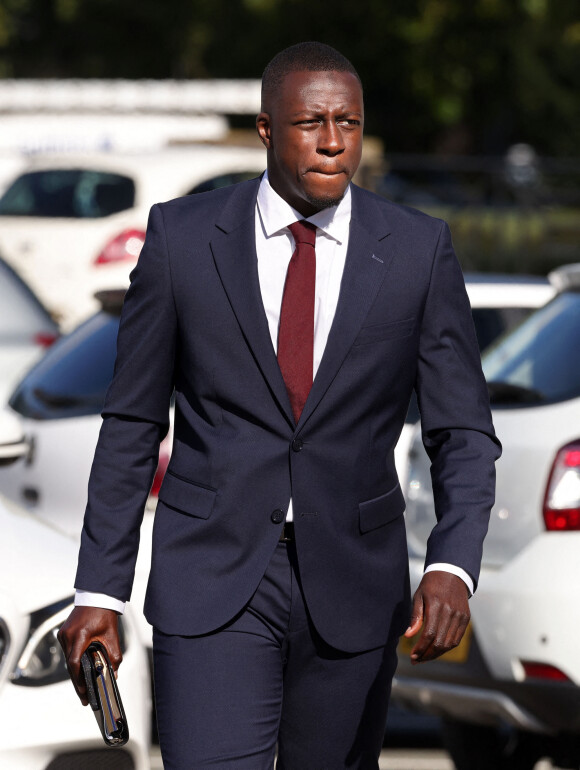 Benjamin Mendy, jugé pour pour huit viols, une tentative de viol et une agression sexuelle contre sept femmes, arrive au tribunal de Chester, Royaume-Uni, le 22 août 2022.