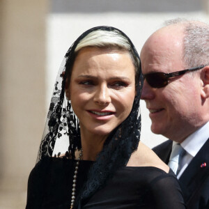 Le prince Albert II de Monaco et la princesse Charlène de Monaco arrivent au Vatican pour un entretien privé avec le pape François, le 20 juillet 2022. © Evandro Inetti/Zuma Press/Bestimage