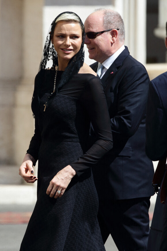 Le prince Albert II de Monaco et la princesse Charlène de Monaco arrivent au Vatican pour un entretien privé avec le pape François, le 20 juillet 2022. © Evandro Inetti/Zuma Press/Bestimage