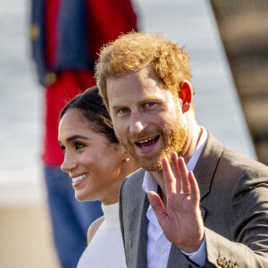 Le prince Harry, duc de Sussex et Meghan Markle, duchesse de Sussex lors d'un excursion en bateau sur le Rhin jusqu'à la Merkur Spiel-Arena dans le cadre de la visite du couple ducal de Sussex pour l'événement 'Invictus Games Düsseldorf - 2023 One Year to Go' à Düsseldorf, Allemagne, le 6 septembre 2022. 