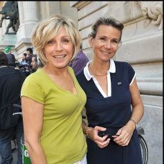 Evelyne Dhéliat, Nathalie Rihouet à Paris le 2 octobre 2011 - Mobilisation Green Ride contre le CO2 avec les présentateurs de la météo