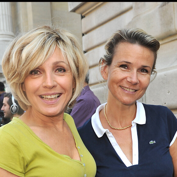 Evelyne Dhéliat, Nathalie Rihouet à Paris le 2 octobre 2011 - Mobilisation Green Ride contre le CO2 avec les présentateurs de la météo