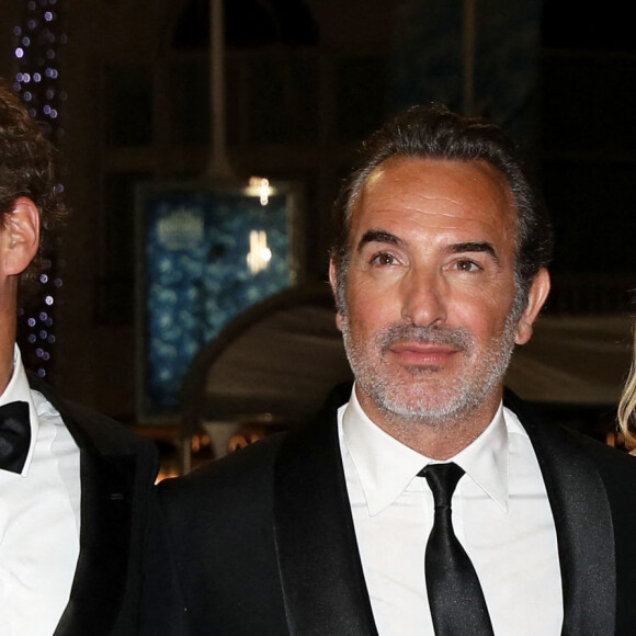 Anaïs Demoustier, Cédric Jimenez, Jean Dujardin - Montée des marches du film "Novembre" lors du 75ème Festival International du Film de Cannes, le 22 mai 2022. © Dominique Jacovides / Bestimage.