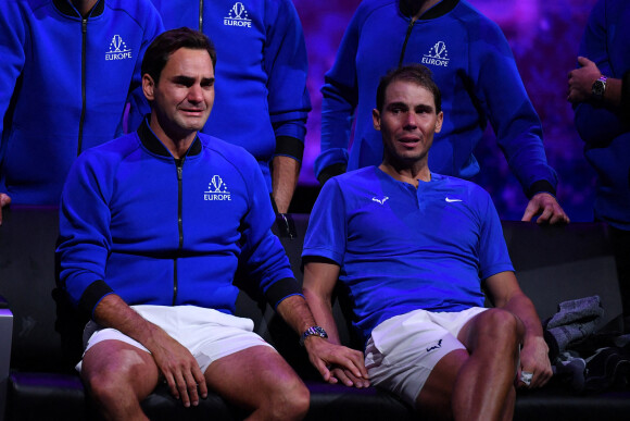 Roger Federer (Sui), Rafael Nadal (Esp), - Tennis : Roger Federer, tire sa révérence en larmes, lors de Laver Cup à l'O2 Arena de Londres le 23 septembre 2022. La paire Federer/Nadal (Europe) s'est inclinée face à Sock/Tiafoe (Reste du monde) 4-6, 7-6 (7/2), 11-9. © Antoine Couvercelle / Panoramic / Bestimage