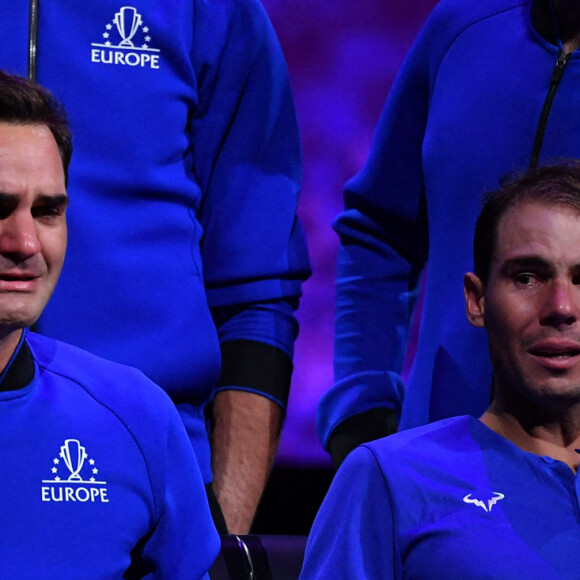 Roger Federer (Sui), Rafael Nadal (Esp), - Tennis : Roger Federer, tire sa révérence en larmes, lors de Laver Cup à l'O2 Arena de Londres le 23 septembre 2022. La paire Federer/Nadal (Europe) s'est inclinée face à Sock/Tiafoe (Reste du monde) 4-6, 7-6 (7/2), 11-9. © Antoine Couvercelle / Panoramic / Bestimage