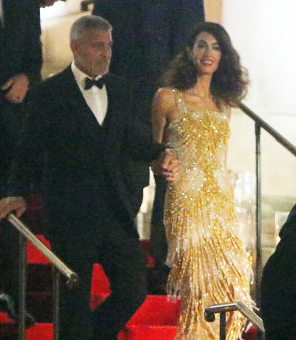 Amal Clooney et son mari George Clooney à la soirée "The Clooney Foundation For Justice" à la bibliothèque publique de New York, le 29 septembre 2022. 