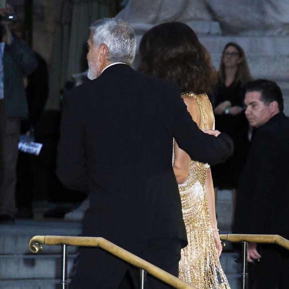 Amal Clooney et son mari George Clooney à la soirée "The Clooney Foundation For Justice" à la bibliothèque publique de New York, le 29 septembre 2022. 