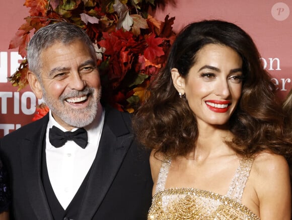 Amal Clooney etGeorge Clooney arrivent sur le tapis rouge de la cérémonie Clooney Foundation For Justice Inaugural Albie Awards à a bibliothèque de New York le jeudi 29 septembre 2022.  New York City, NY, USA. @ John Angelillo/UPI/ABACAPRESS.COM