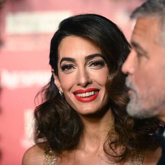 Amal Clooney etGeorge Clooney arrivent sur le tapis rouge de la cérémonie Clooney Foundation For Justice Inaugural Albie Awards à a bibliothèque de New York le jeudi 29 septembre 2022.  New York City, NY, USA. @ John Angelillo/UPI/ABACAPRESS.COM