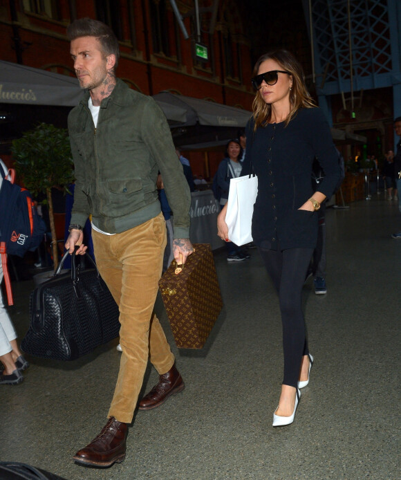 David Beckham et sa femme Victoria arrivent à la gare de St-Pancras à bord de l'Eurostar en provenance de Paris. Londres, le 21 mai 2019. 