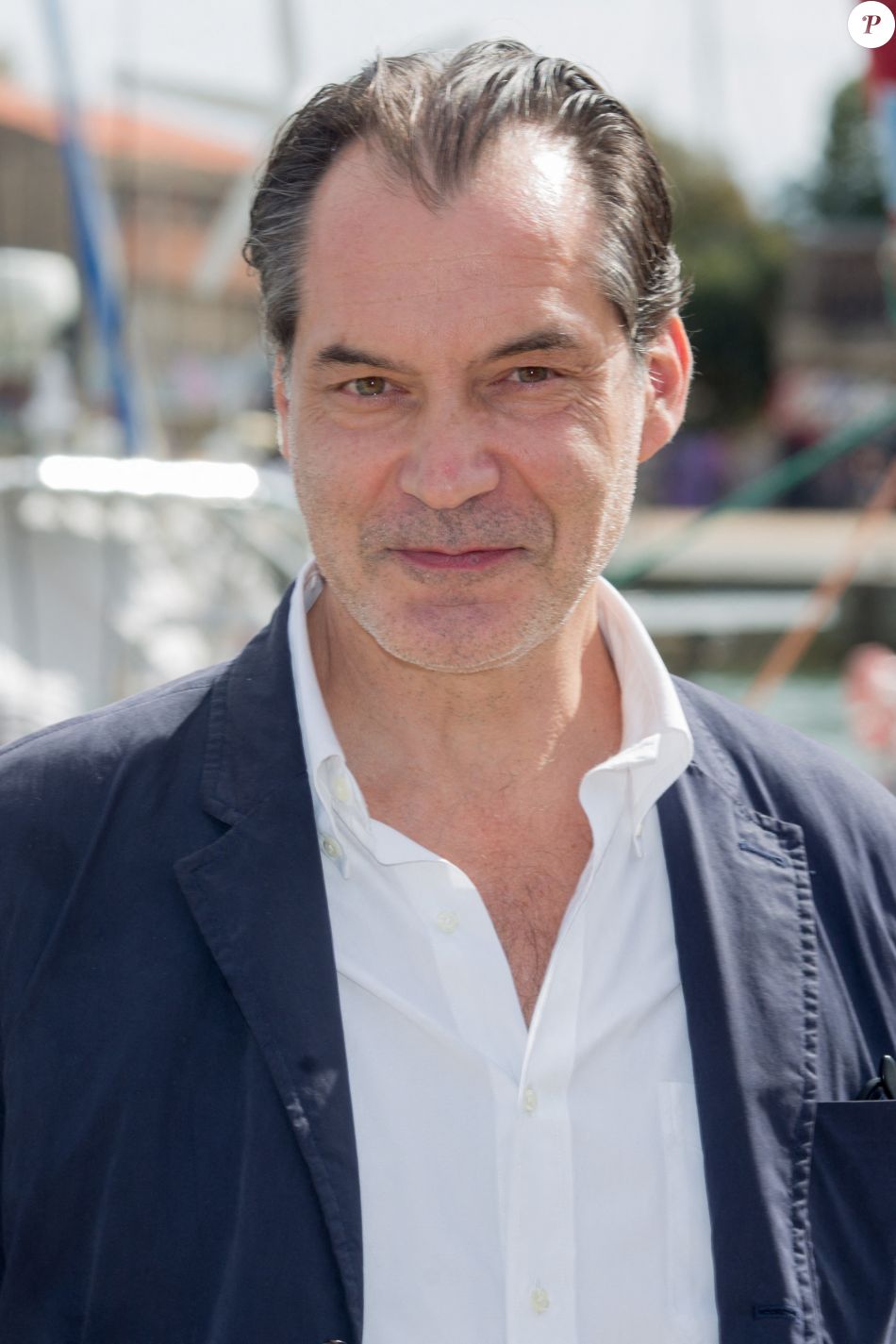 Samuel Labarthe - Photocall de &quot;Petits meurtes d&#039;Agatha Christie&quot; dans le cadre du 17e festival de fiction TV de La Rochelle -sur le Vieux Port à La Rochelle le 12 septembre 2015
