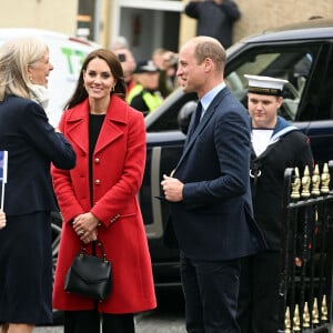 Le prince William, prince de Galles, et Catherine (Kate) Middleton, princesse de Galles, arrivent pour une visite à l'église St Thomas, à Swansea, Royaume Uni, le 27 septembre 2022. 