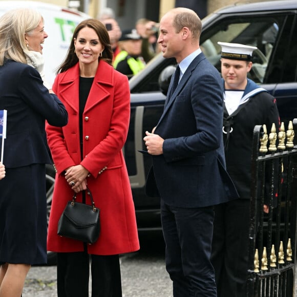 Le prince William, prince de Galles, et Catherine (Kate) Middleton, princesse de Galles, arrivent pour une visite à l'église St Thomas, à Swansea, Royaume Uni, le 27 septembre 2022. 