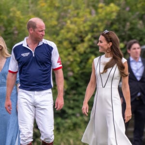 Le prince William, duc de Cambridge, et Catherine (Kate) Middleton, duchesse de Cambridge, assistent au match de polo caritatif Out-Sourcing Inc au Guards Polo Club, Smiths Lawn à Windsor le 6 juillet 2022. 