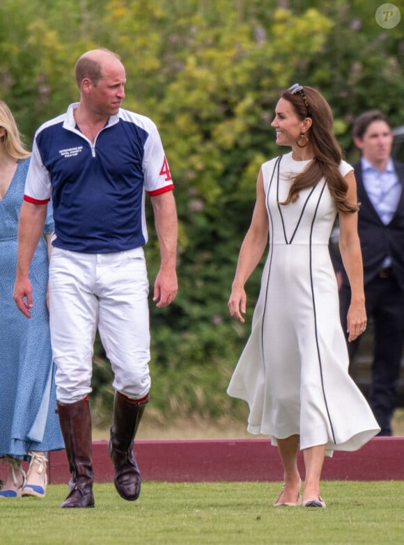 Le prince William, duc de Cambridge, et Catherine (Kate) Middleton, duchesse de Cambridge, assistent au match de polo caritatif Out-Sourcing Inc au Guards Polo Club, Smiths Lawn à Windsor le 6 juillet 2022. 