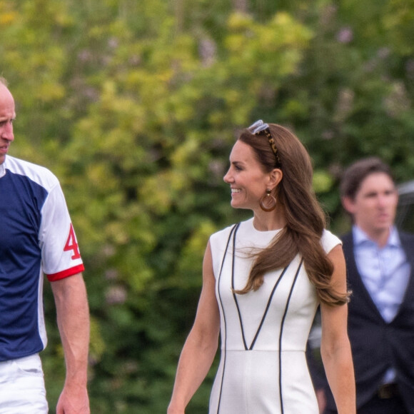 Le prince William, duc de Cambridge, et Catherine (Kate) Middleton, duchesse de Cambridge, assistent au match de polo caritatif Out-Sourcing Inc au Guards Polo Club, Smiths Lawn à Windsor le 6 juillet 2022. 
