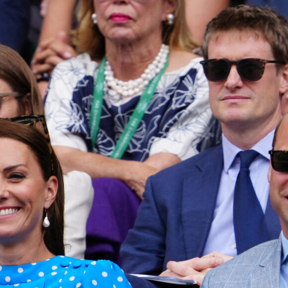 Le prince William, duc de Cambridge, et Catherine (Kate) Middleton, duchesse de Cambridge, dans les tribunes du tournoi de Wimbledon le 5 juillet 2022. 