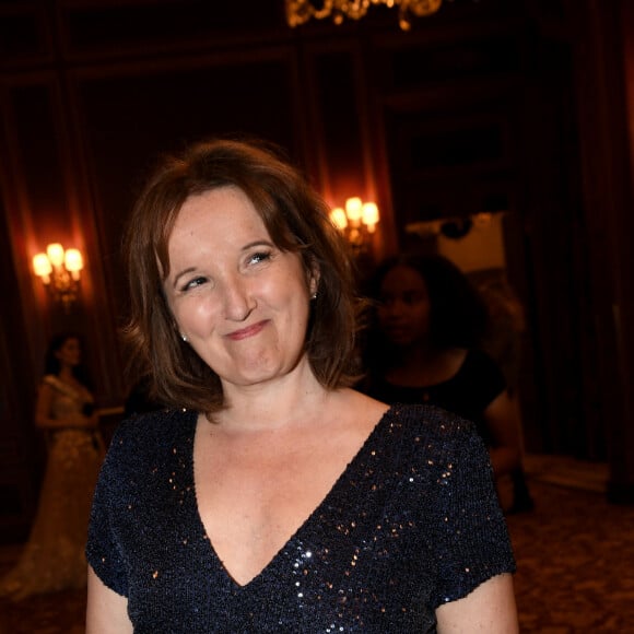 Anne Roumanoff lors du gala de l'association "Les bonnes fées" à l'InterContinental Paris le 14 juin 2022. © Rachid Bellak / Bestimage.