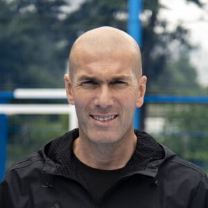 Zinédine Zidane - À l'occasion du 20ème anniversaire de la victoire des Bleus en Coupe du monde, l'ex-entraîneur du Real Madrid inaugure un terrain pour les jeunes à côté du Stade de France le "playground ZZ 10", à Saint-Denis, Seine Saint-Denis, France. © Bestimage.