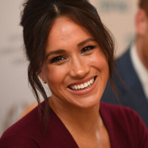 Le prince Harry, duc de Sussex, et Meghan Markle, duchesse de Sussex, participent à une réunion sur l'égalité des genres avec les membres du Queen's Commonwealth Trust (dont elle est vice-présidente) et du sommet One Young World au château de Windsor, le 25 octobre 2019. 