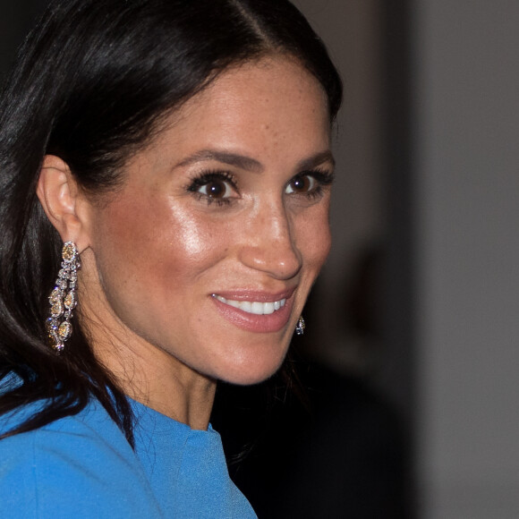 Meghan Markle, duchesse de Sussex (enceinte), arrive au dîner d'Etat donné en leur honneur à Suva, Îles Fidji le 23 octobre 2018. Elle porte les boucles d'oreille offertes par le prince saoudien.