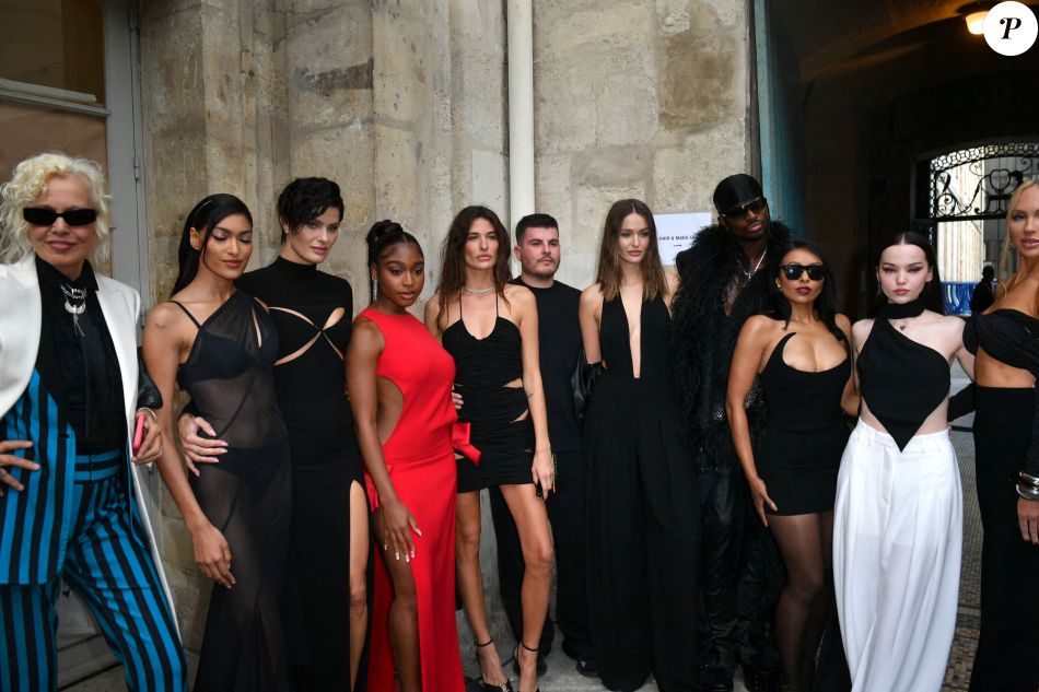 Isabeli Fontana, Normani Kordei Hamilton, Dove Cameron, Davika Hoorne