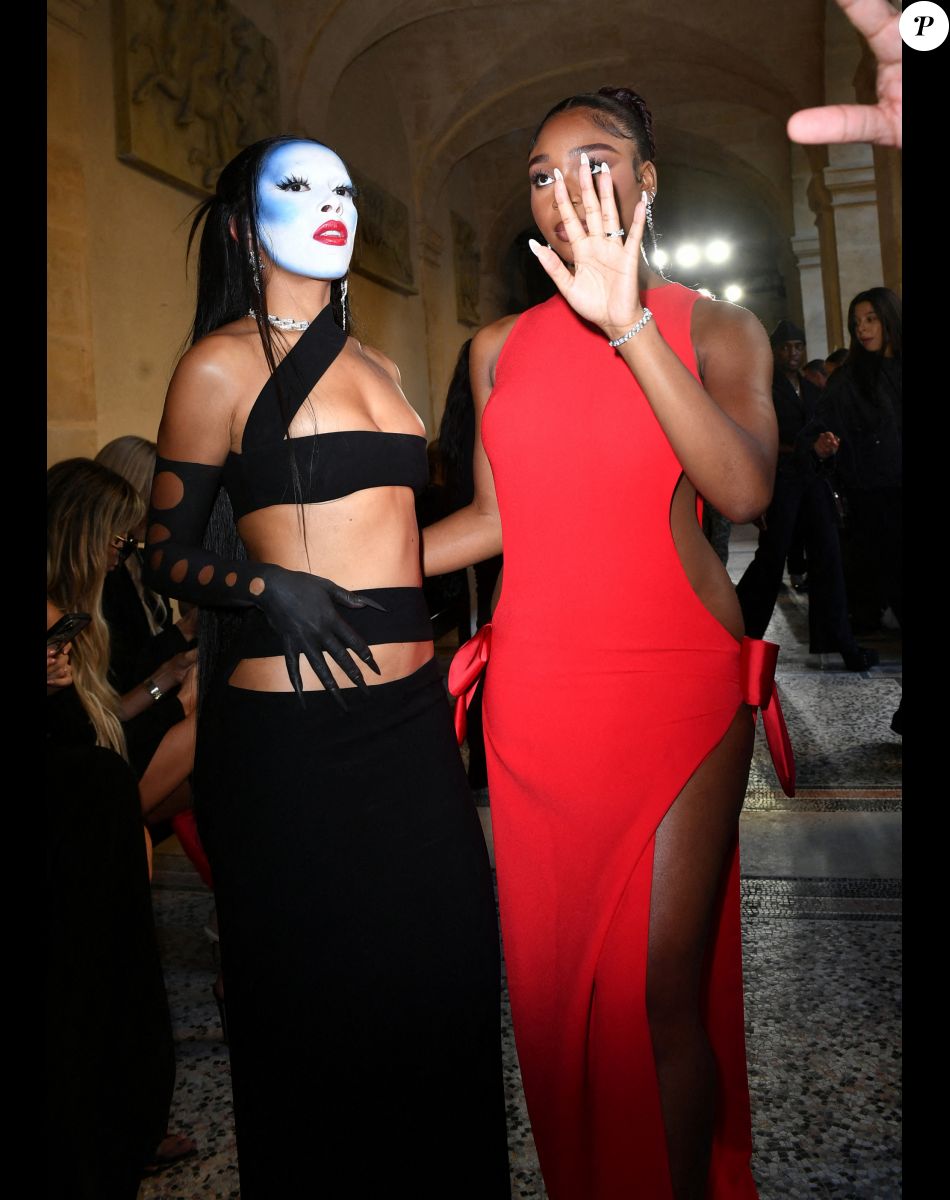 Doja Cat et Normani Kordei Hamilton - Front Row du défilé Monot Collection Femme Prêt-à-porter Printemps/Eté 2023 lors de la Fashion Week de Paris (PFW), France, le 1er octobre 2022. © Veeren-Clovis/Bestimage.