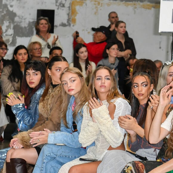 Carla Ginola, Géraldine Nakache, Claire Laffut - Front Row du défilé Ester Manas Collection Femme Prêt-à-porter Printemps/Eté 2023 lors de la Fashion Week de Paris (PFW), France, le 1er octobre 2022. © Veeren-Clovis/Bestimage.