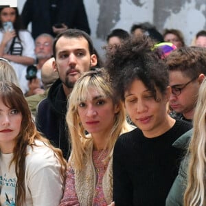 Carla Ginola, Géraldine Nakache, Claire Laffut - Front Row du défilé Ester Manas Collection Femme Prêt-à-porter Printemps/Eté 2023 lors de la Fashion Week de Paris (PFW), France, le 1er octobre 2022. © Veeren-Clovis/Bestimage.