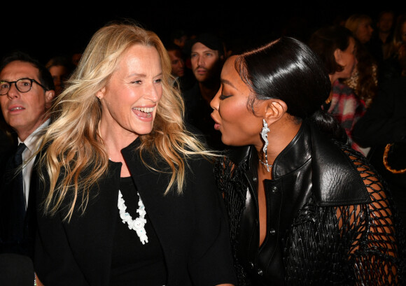 Estelle Lefébure et Naomi Campbell - Front row du défilé "Walk Your Worth" By L'Oreal à l'Ecole Militaire lors de la fashion week PAP femme printemps / été 2023 le 2 octobre 2022. © Veeren / Clovis / Bestimage 