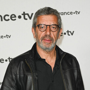 Michel Cymes au photocall pour la conférence de presse de rentrée de France TV à la Grande Halle de la Villette à Paris, France. © Coadic Guirec/Bestimage 