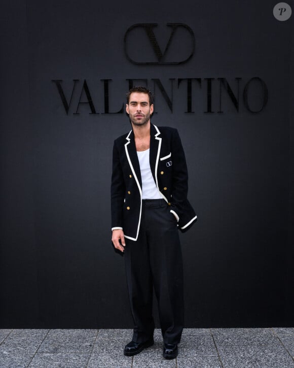 Jon Kortajarena - Arrivées au défilé Valentino Collection Femme Prêt-à-porter Printemps/Eté 2023 lors de la Fashion Week de Paris (PFW), France, le 2 octobre 2022.