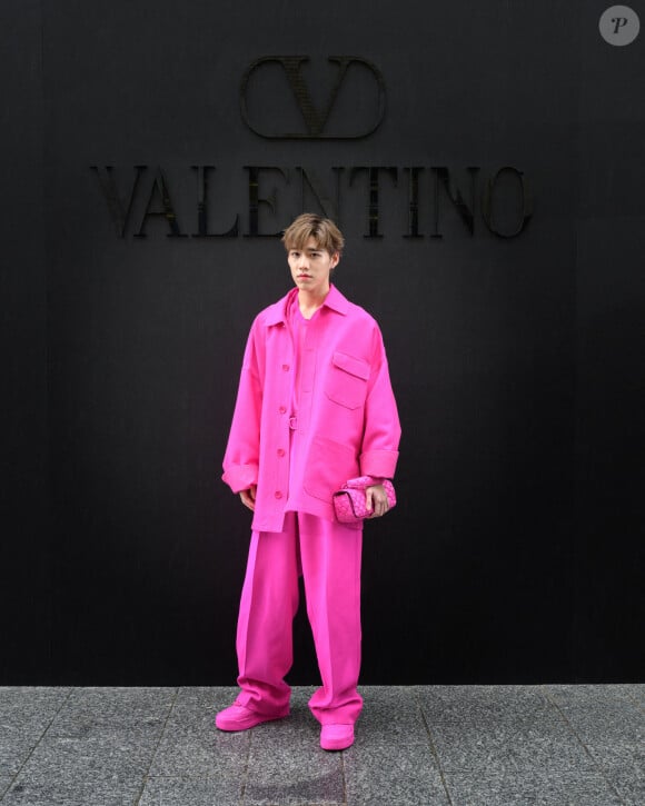 Krit Amnuaydechkorn - Arrivées au défilé Valentino Collection Femme Prêt-à-porter Printemps/Eté 2023 lors de la Fashion Week de Paris (PFW), France, le 2 octobre 2022.