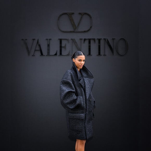 Tina Kunakey - Arrivées au défilé Valentino Collection Femme Prêt-à-porter Printemps/Eté 2023 lors de la Fashion Week de Paris (PFW), France, le 2 octobre 2022.