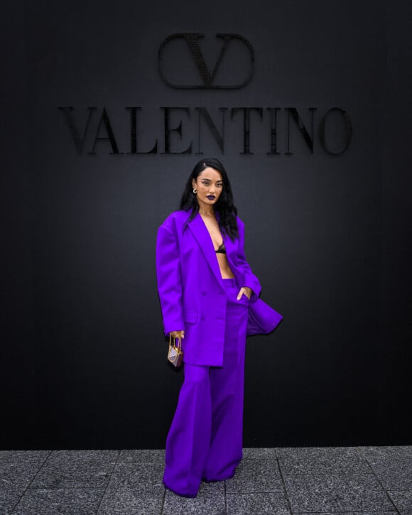 Amina Muaddi - Arrivées au défilé Valentino Collection Femme Prêt-à-porter Printemps/Eté 2023 lors de la Fashion Week de Paris (PFW), France, le 2 octobre 2022.