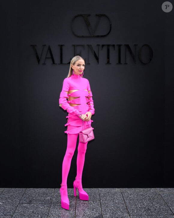 Leonie Hanne - Arrivées au défilé Valentino Collection Femme Prêt-à-porter Printemps/Eté 2023 lors de la Fashion Week de Paris (PFW), France, le 2 octobre 2022.